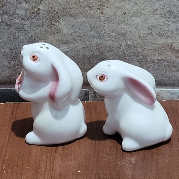 Avon Ceramic White Bunny Rabbit Salt and Pepper Shaker Set 1983 - Picture 7 of 13